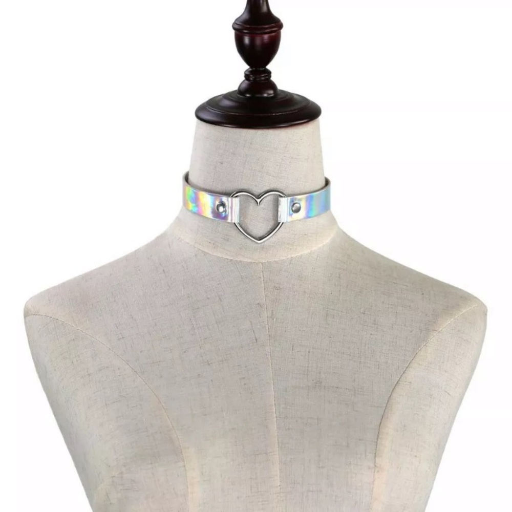 NEW! SILVER HOLOGRAPHIC HEART CHOKER NECKLACE - Picture 2 of 2